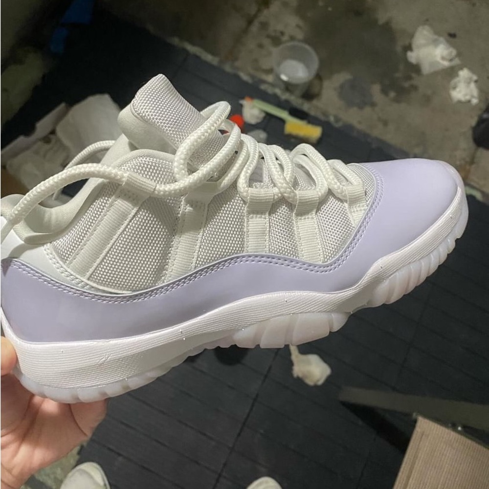 Women Jordan retro 11 low